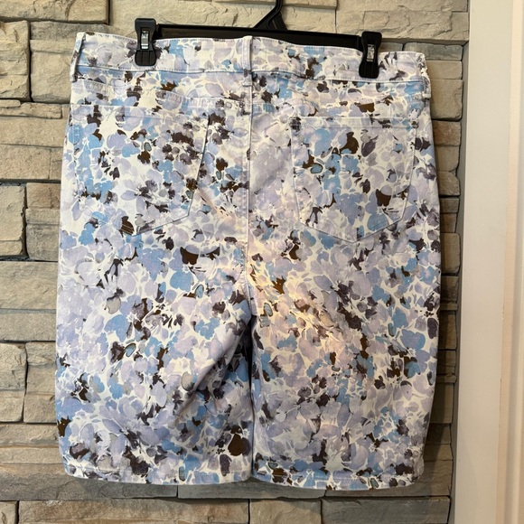 NYDJ Briella 10 Inch Shorts Lift Tuck Technology Briella Stretch - Picture 6 of 10